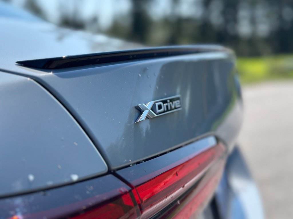 New 2027 Brooklyn Grey Metallic BMW 550e xDrive image 14