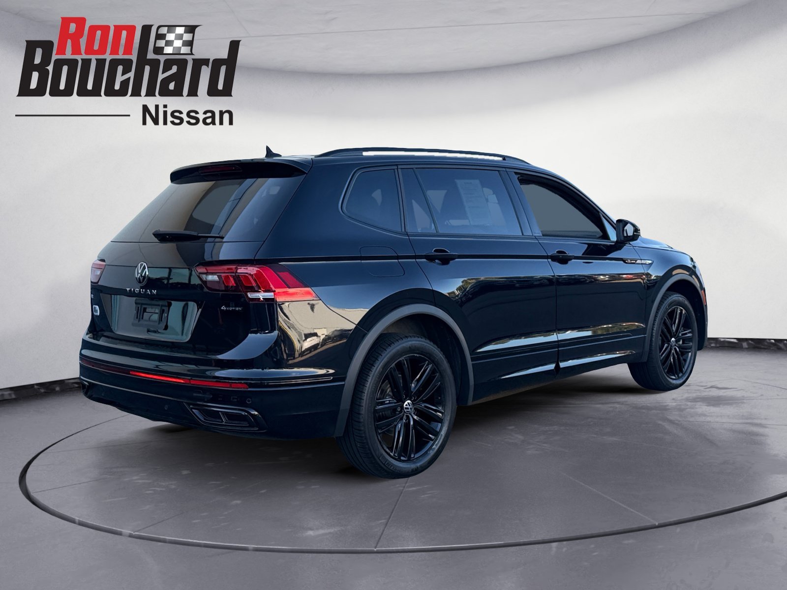 Used 2022 Deep Black Pearl Volkswagen SE R-Line Black image 2
