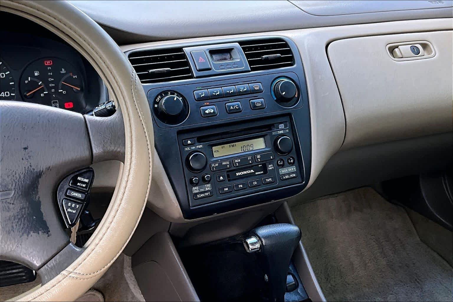 Used 2002 Firepepper Red Pearl Honda SE image 6
