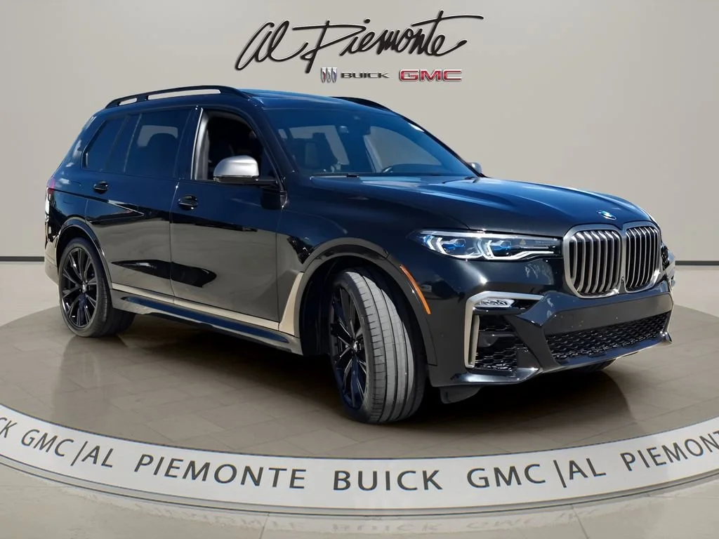 2022 BMW X7 M50i's photo
