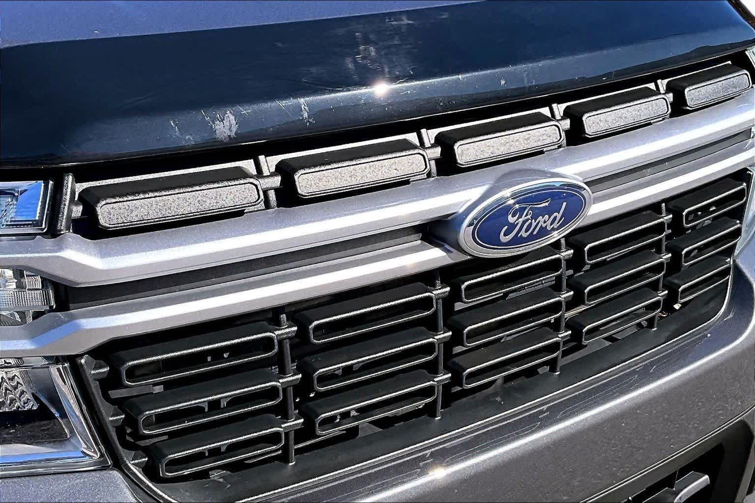 Used 2023 Carbonized Gray Metallic Ford Lariat image 31
