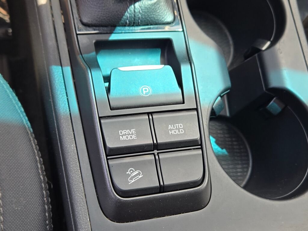 Used 2020 Gray Hyundai SE image 23
