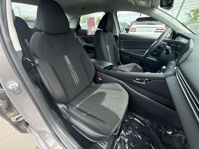 Used 2023 Silver Hyundai SEL image 23