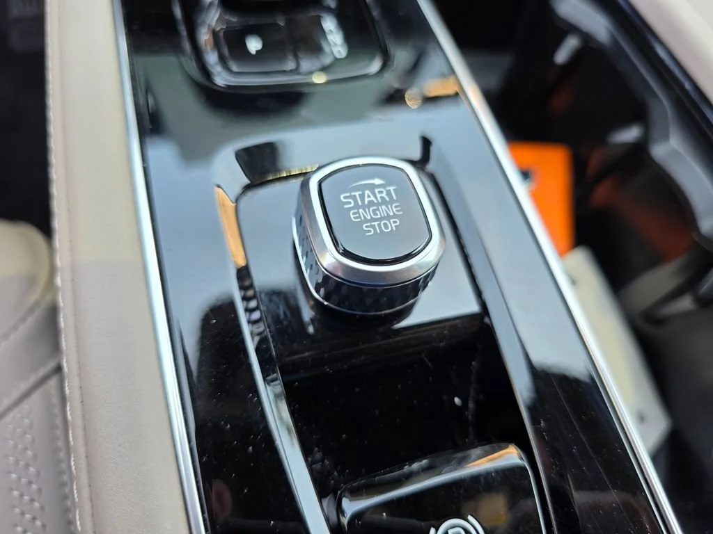 Used 2026  Volvo Plus image 19