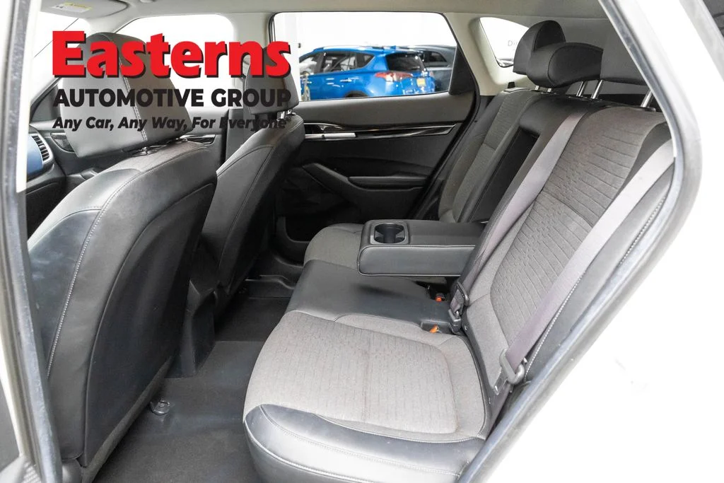Used 2021 White Kia S image 21