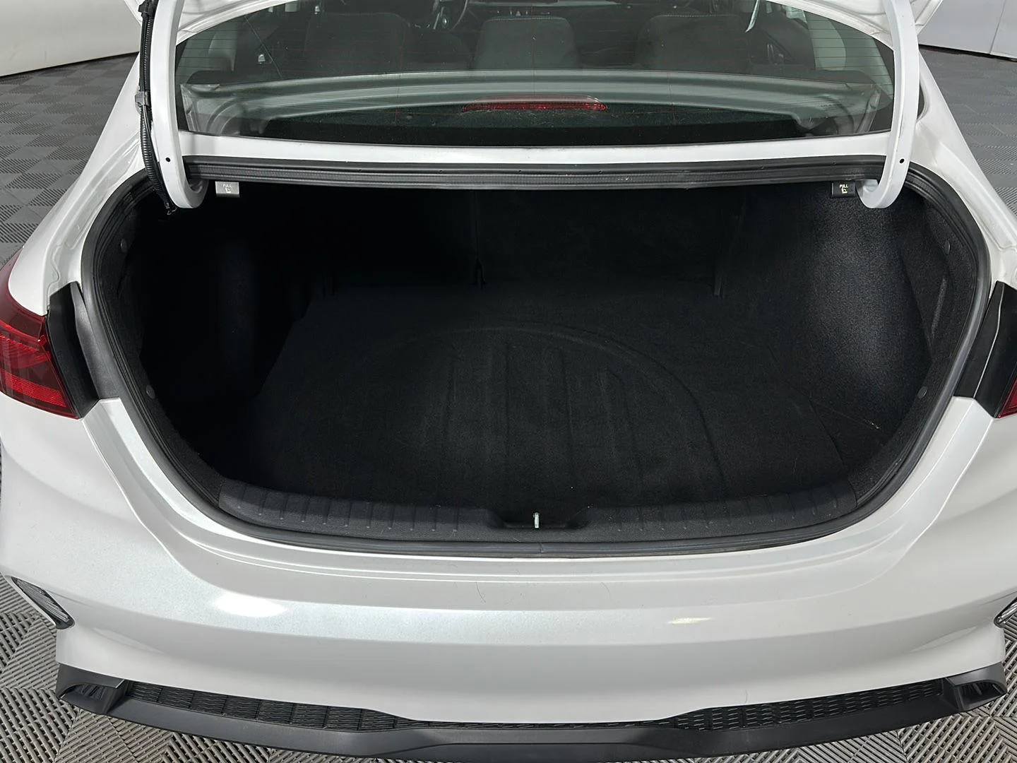 Used 2023 Snow White Pearl Kia LXS image 21