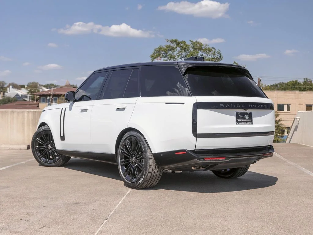 New 2025 White Land Rover SE image 5