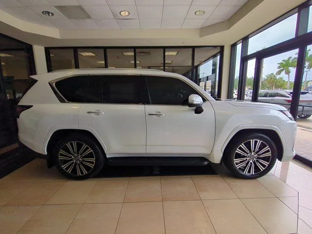 New 2026 Eminent White Pearl Lexus LX 700h LUXURY image 4
