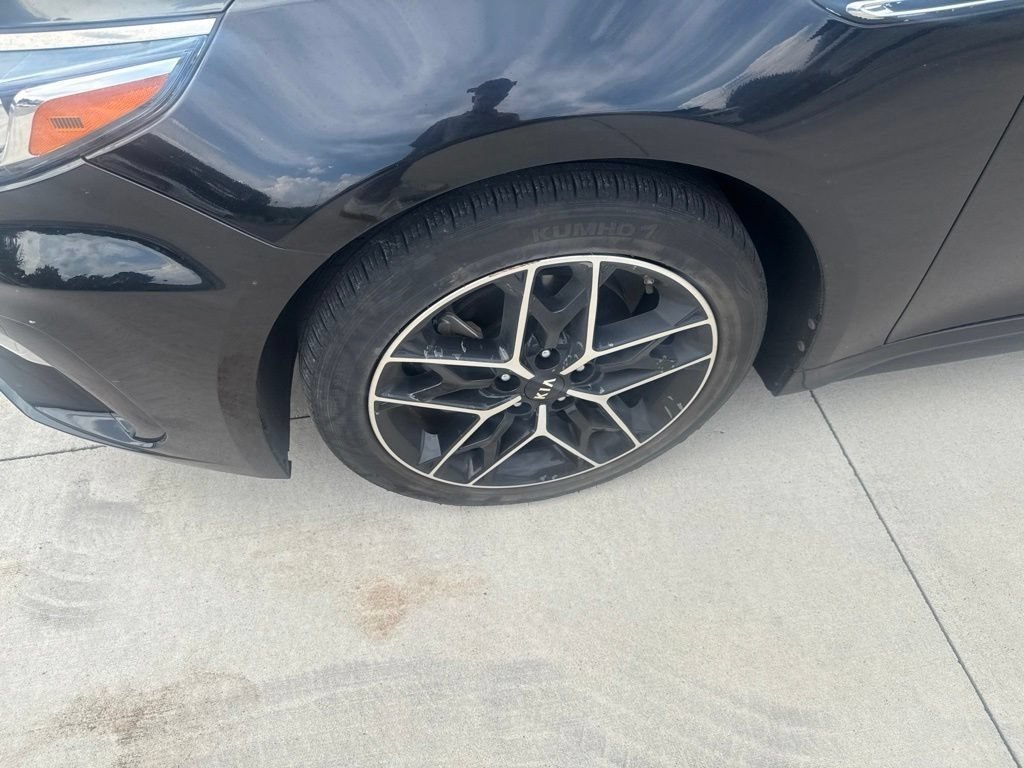 Used 2020 Ebony Black Kia SE image 8
