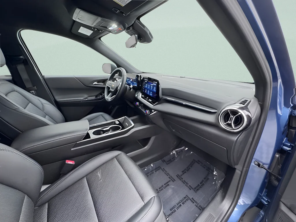 Used 2025 Lakeshore Blue Chevrolet LT image 30