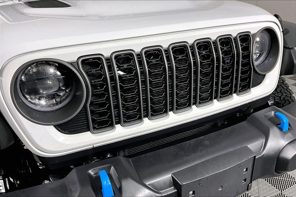 Used 2025 White Jeep Rubicon image 31