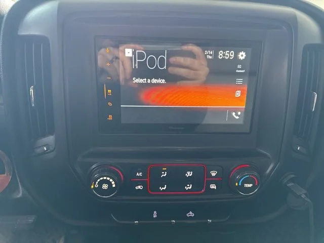 Used 2015 White GMC Base image 19