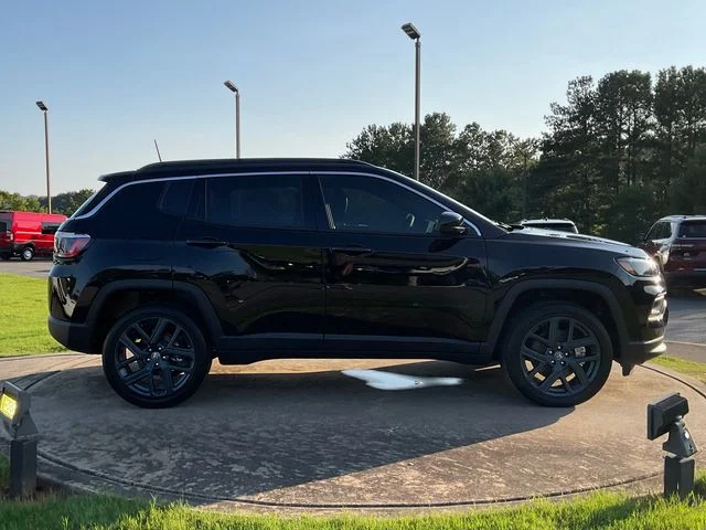 New 2026 Diamond Black Crystal Pearl-Coat Exterior Paint Jeep  image 8