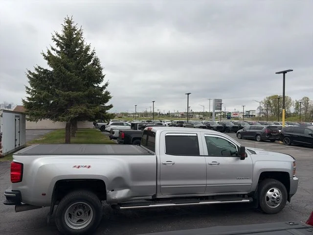Used 2016 Silver Ice Metallic Chevrolet LT image 3