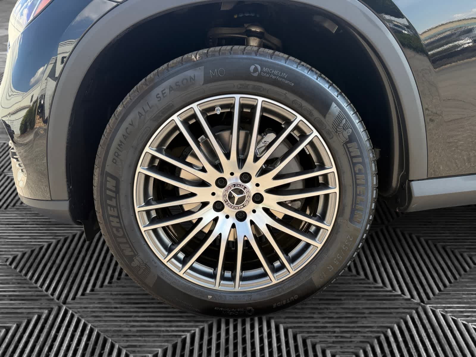 Certified Used 2025  Mercedes-Benz GLC 300 image 9