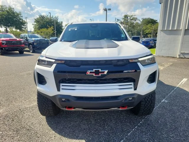2024 Chevrolet Colorado ZR2 - Photo 8
