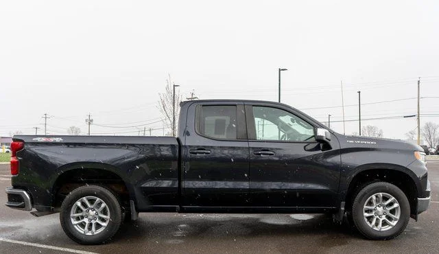 Used 2022 Gray Chevrolet LT image 5