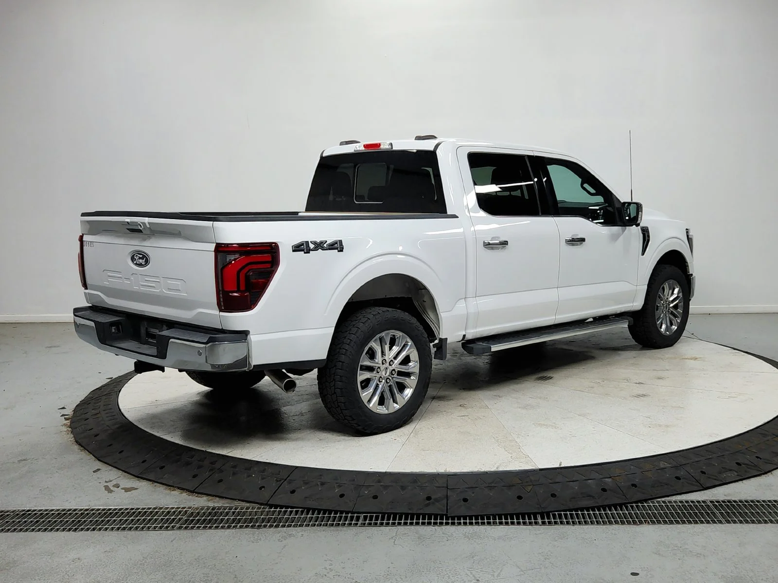 Used 2024 White Ford Lariat image 8