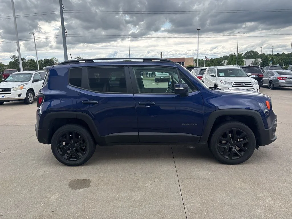 Used 2018 Blue Jeep Latitude image 4