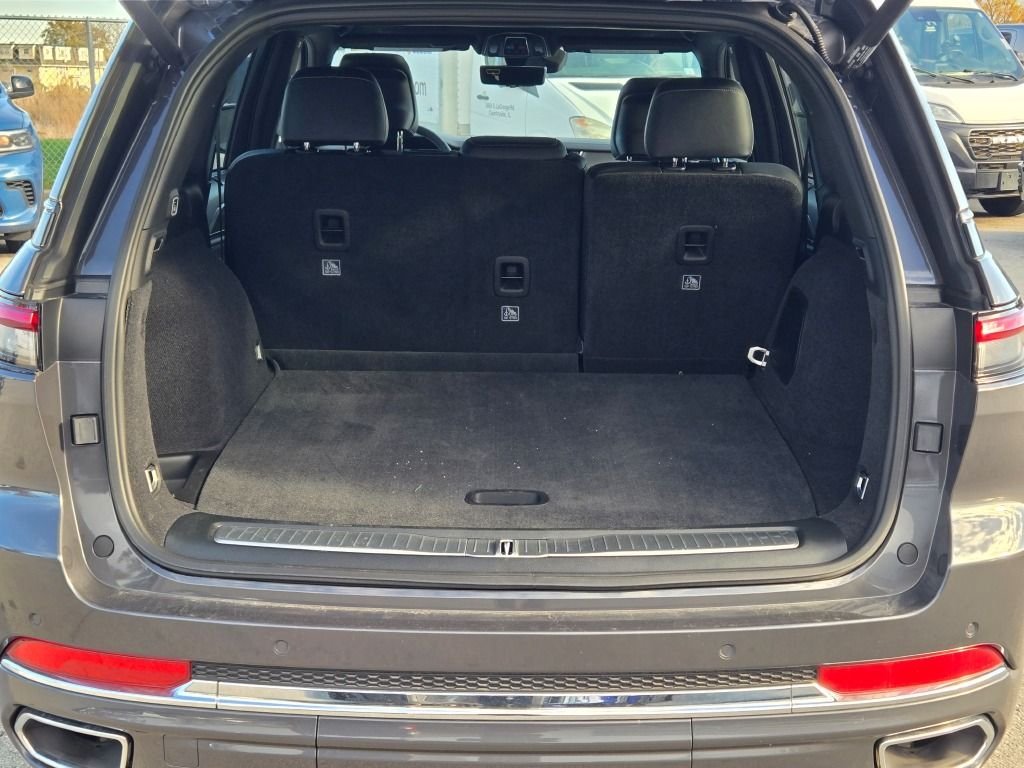 2025 Jeep Grand Cherokee Overland - Photo 12