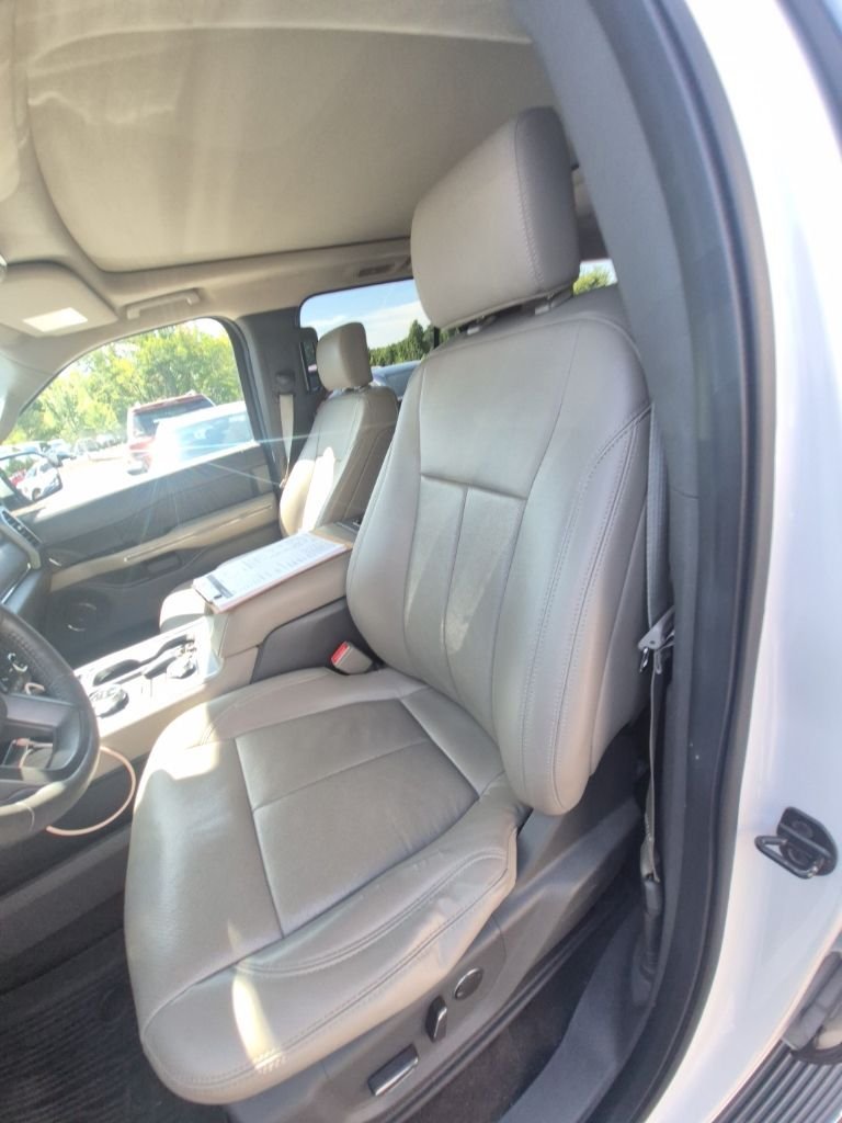 Used 2019 White Platinum Clearcoat Metallic Ford XLT image 7