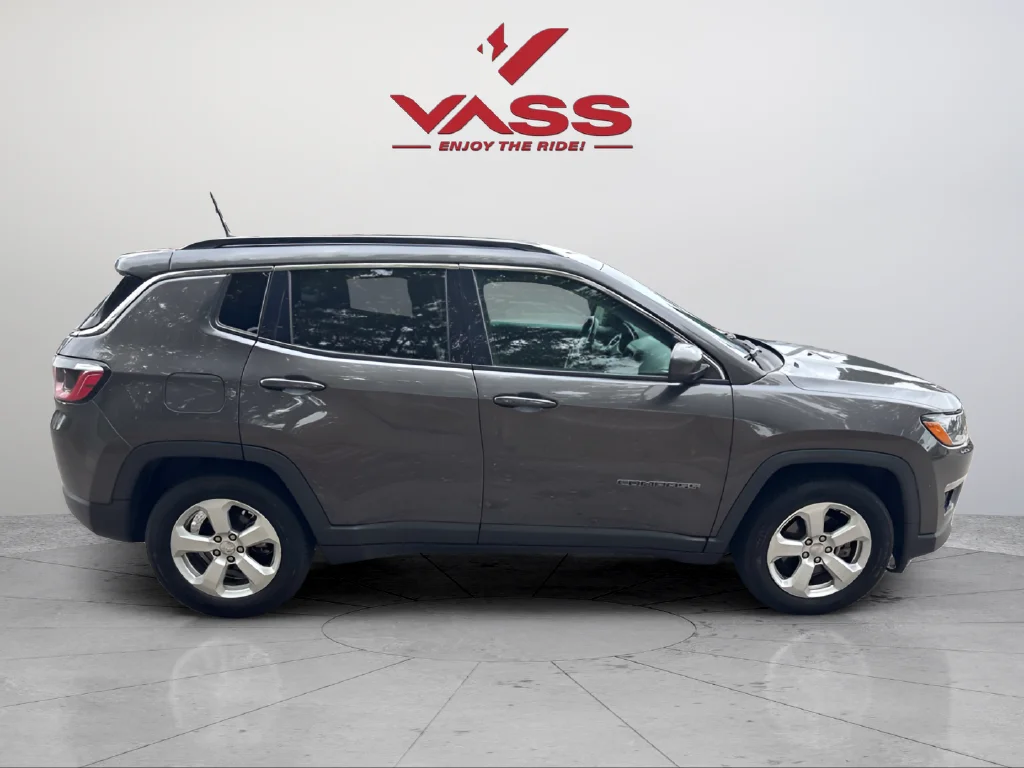 Used 2021 Crystal Metallic Jeep Latitude image 6