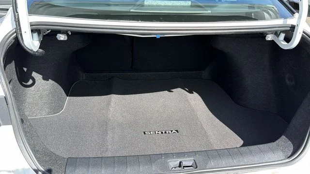2026 Nissan Sentra SR - Photo 13