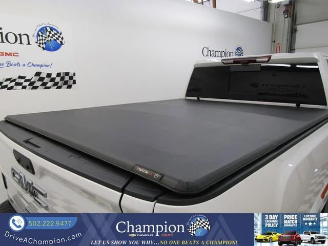 Used 2024 White Frost Tricoat GMC Denali image 17