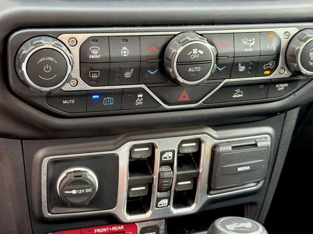 Used 2022 White Jeep Unlimited Rubicon 4xe image 13