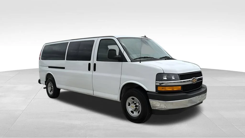 Used 2025 Summit White Chevrolet 1LT image 13