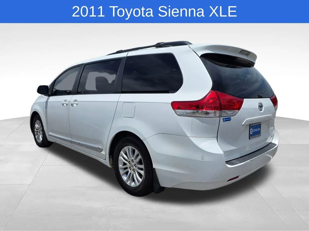 Used 2011  Toyota XLE AAS image 6