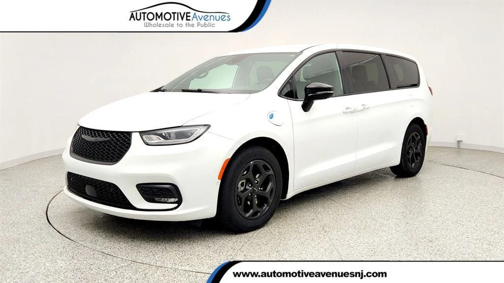 2024 Chrysler Pacifica Hybrid Select S-Appearance PHEV's photo