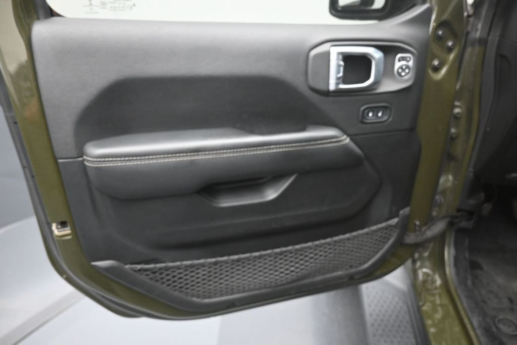 Used 2022 Green Jeep Overland image 13