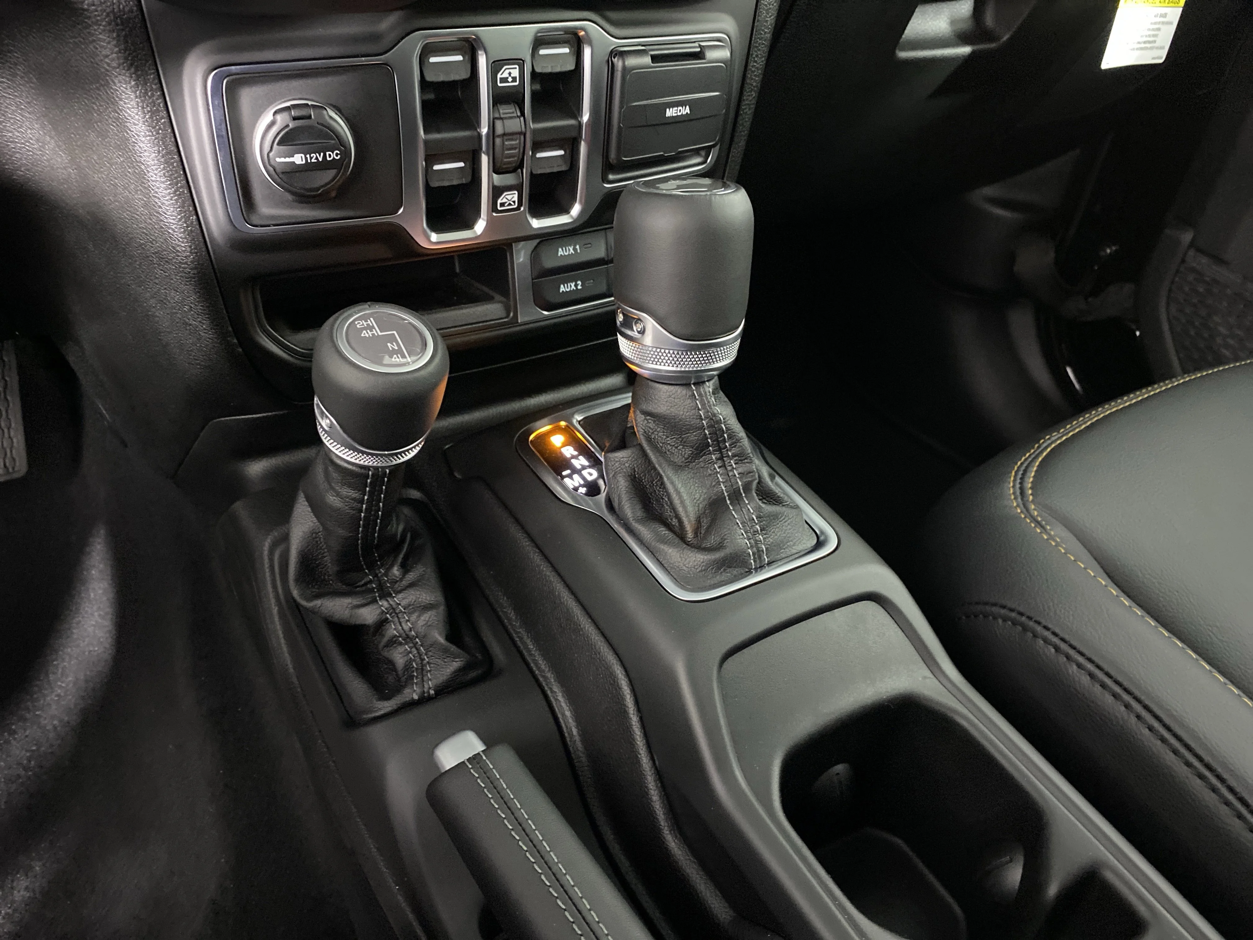 New 2026 Black Clear-Coat Exterior Paint Jeep Sahara image 28