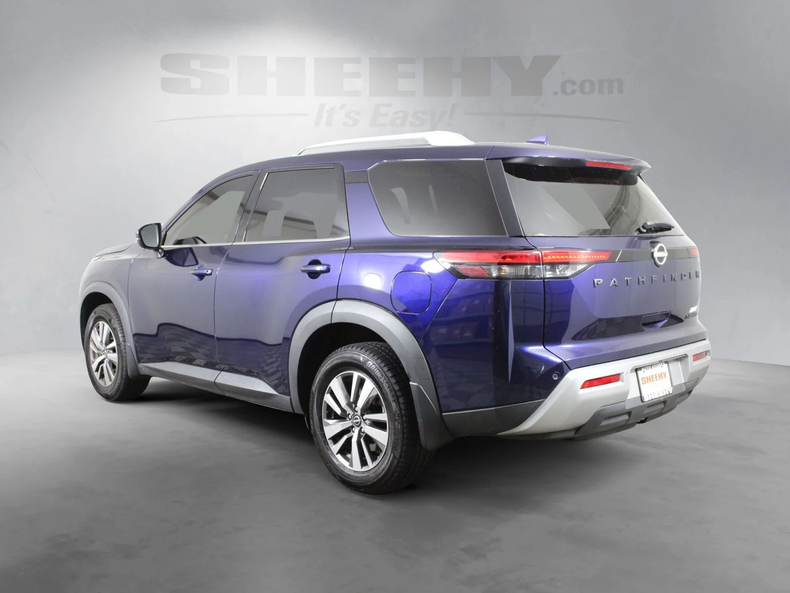 Used 2022 Blue Nissan SL image 5