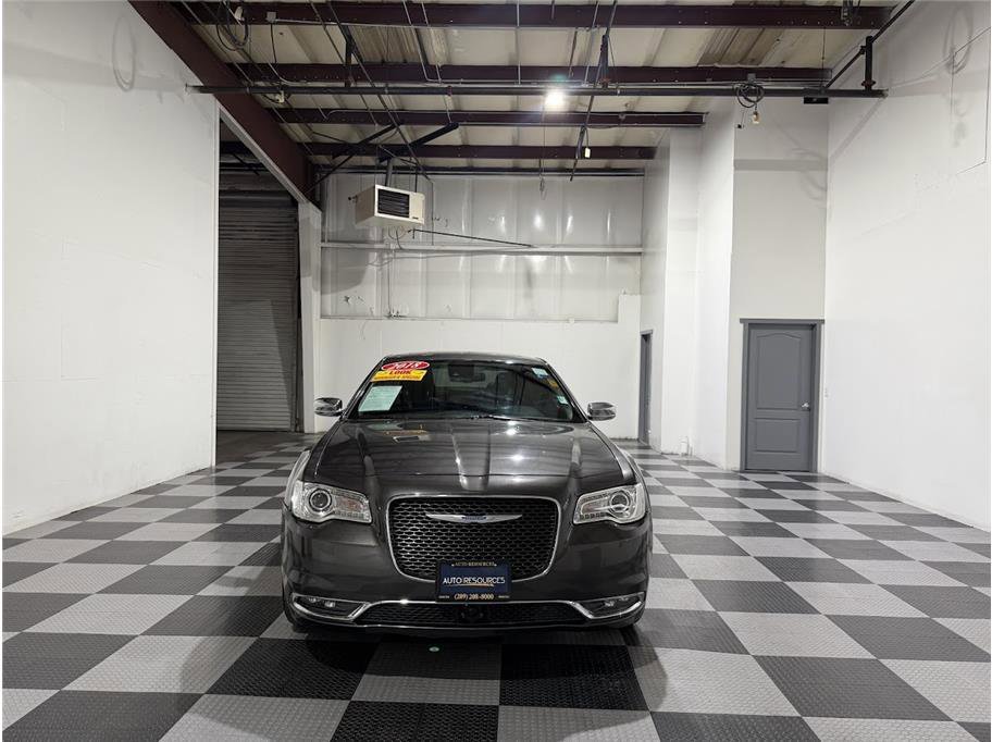 2018 Chrysler 300 Limited photo 2