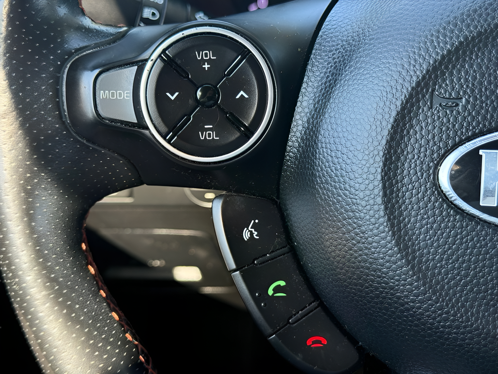 Used 2018 Gray Kia Exclaim image 15
