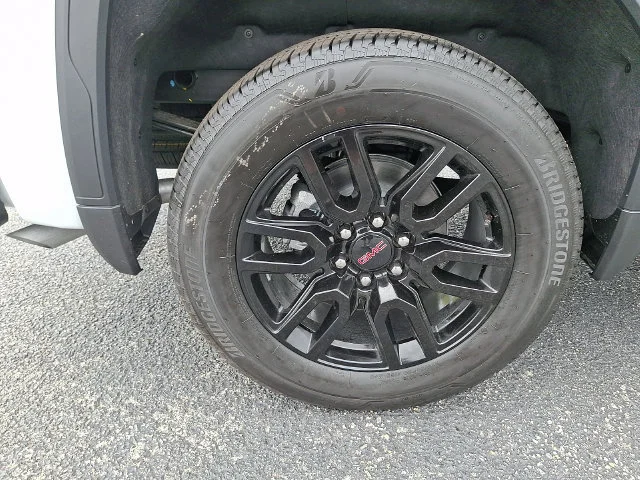 New 2026 Summit White GMC Elevation image 9