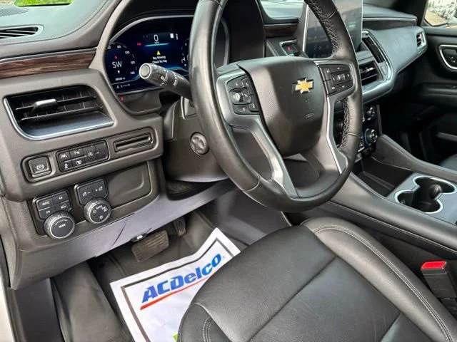 Used 2023 Iridescent Pearl Tricoat Chevrolet LT image 14