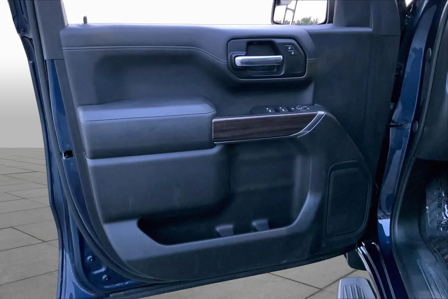 Used 2019 Northsky Blue Metallic Chevrolet RST image 19