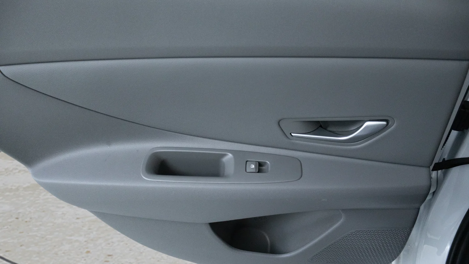 Used 2025 White Hyundai SEL Convenience image 28