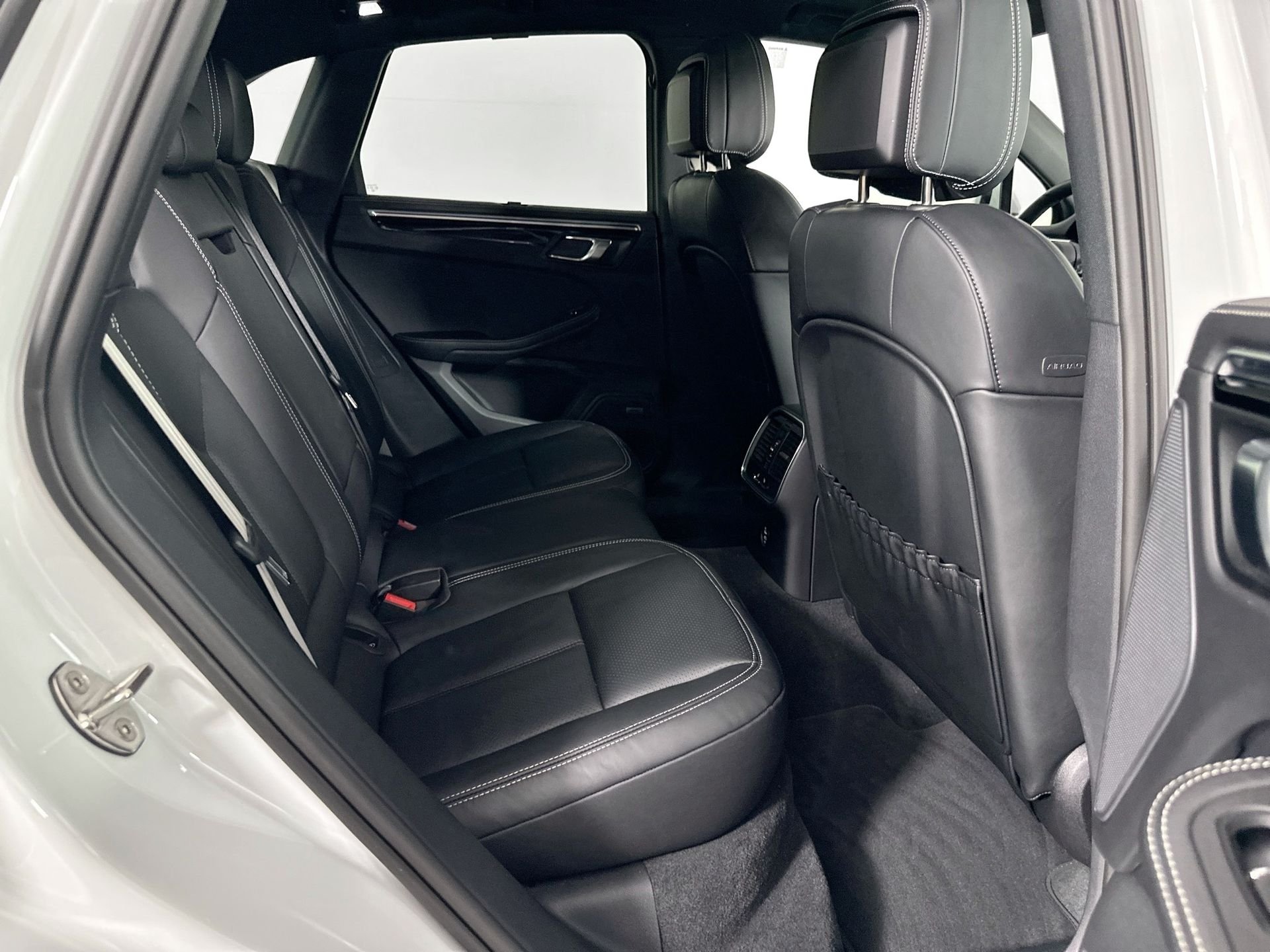 2024 Porsche Macan S - Photo 20