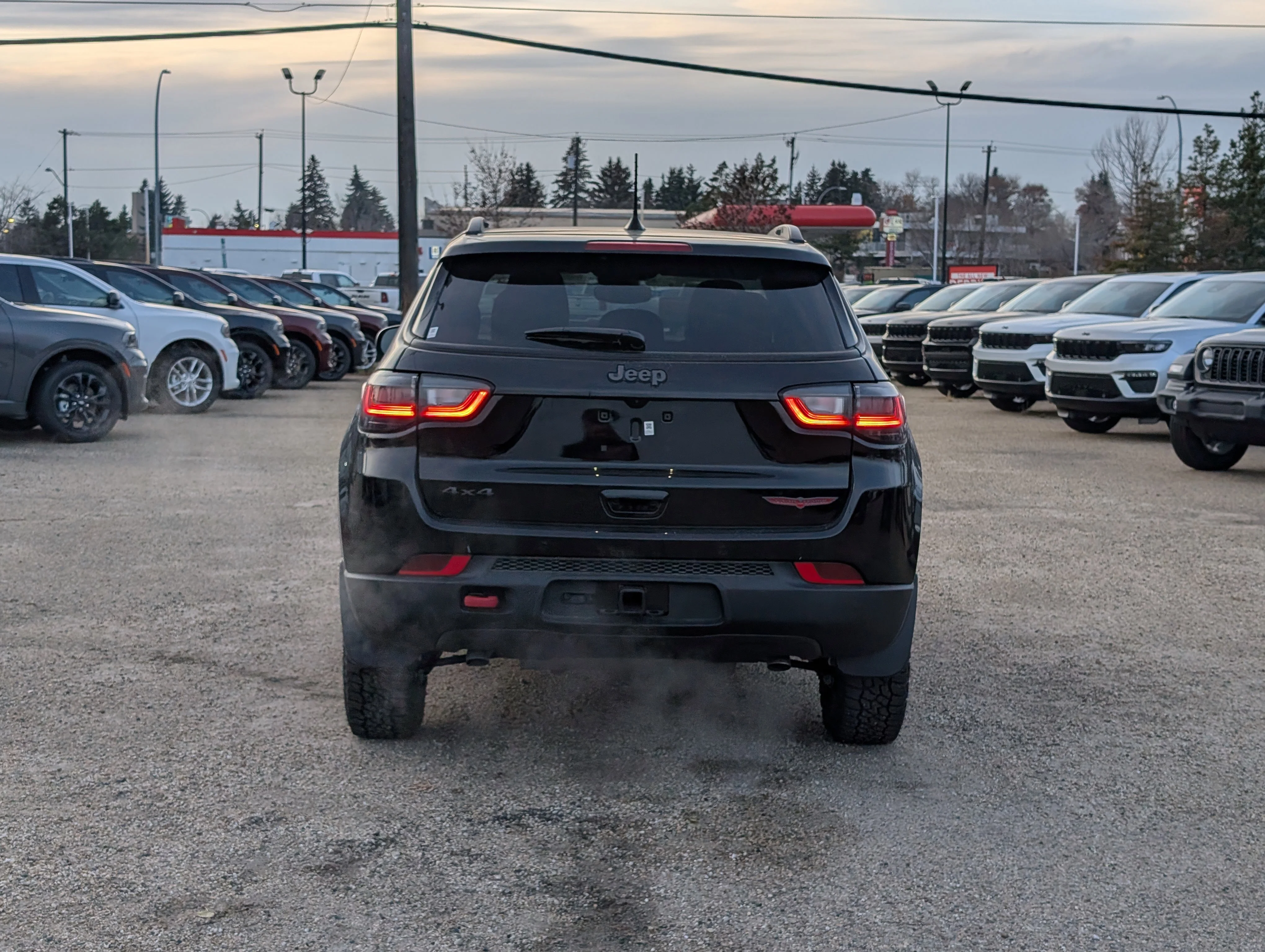New 2025 Diamond Black Crystal Pearl Jeep Trailhawk Elite image 5