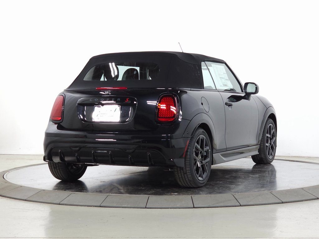 New 2026 Midnight Black MINI Iconic image 7