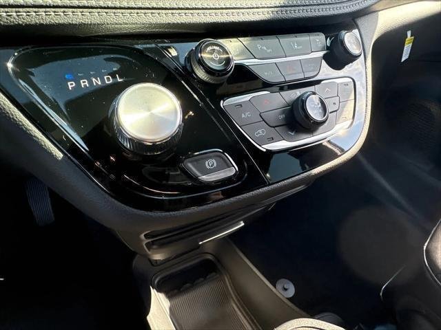 New 2026 Hydro Blue Pearl-Coat Exterior Paint Chrysler Select image 27