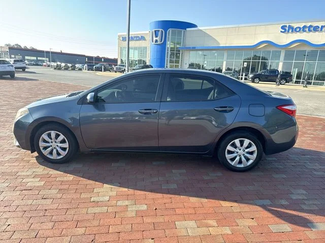 Used 2015 Gray Toyota LE image 3