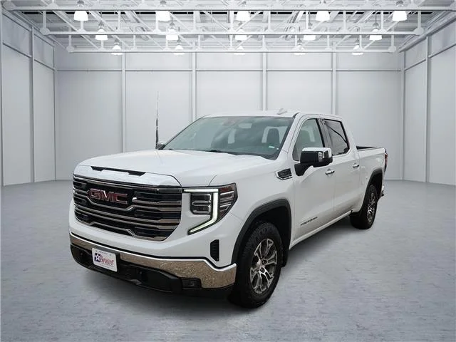 Used 2025 White GMC SLT 4x2 Crew Cab 5.75 ft. box 147.4 in. WB image 1