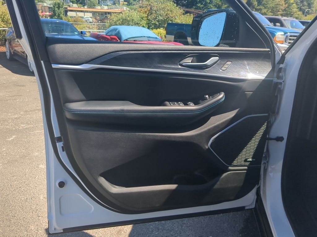 Used 2022 White Jeep Trailhawk 4xe image 13