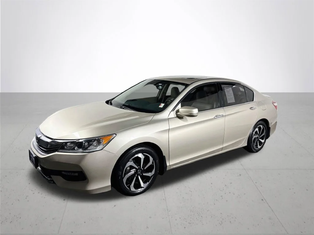 Used 2017 Champagne Frost Pearl Honda EX-L image 2