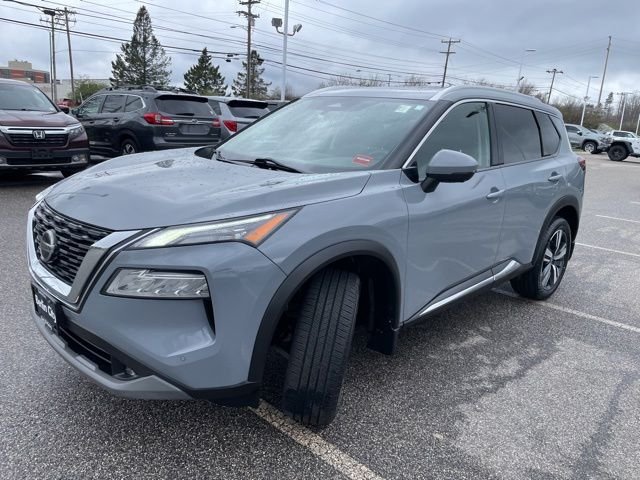Used 2021 Gray Nissan SL image 3